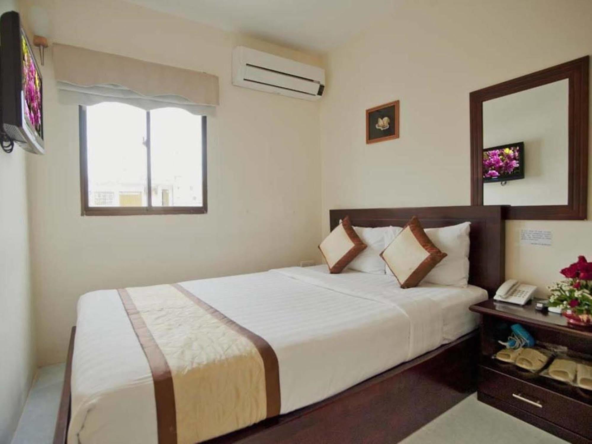 Oyo 438 Small Bay Hotel Cidade de Ho Chi Minh Exterior foto