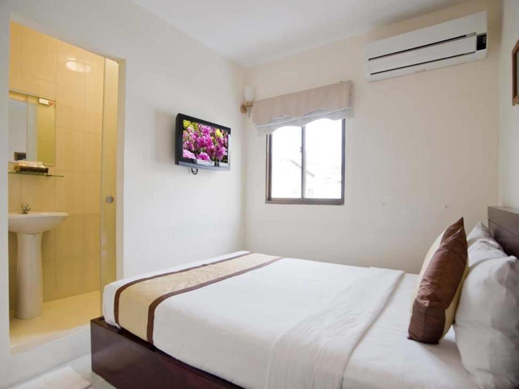 Oyo 438 Small Bay Hotel Cidade de Ho Chi Minh Exterior foto