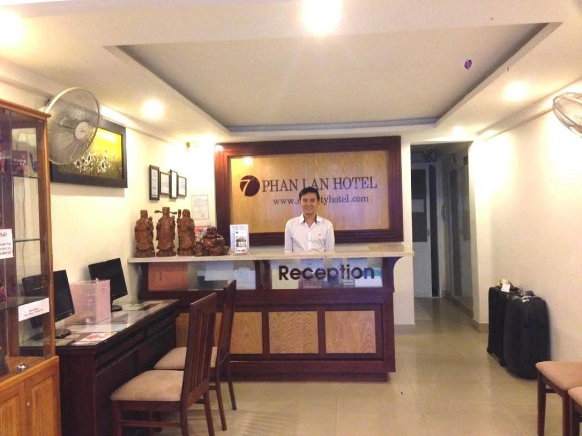 Oyo 438 Small Bay Hotel Cidade de Ho Chi Minh Exterior foto